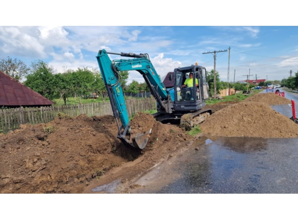 Midiexcavator SUNWARD 90UF de vanzare
